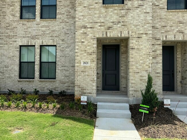 Photo - 2821 Jacaranda Dr