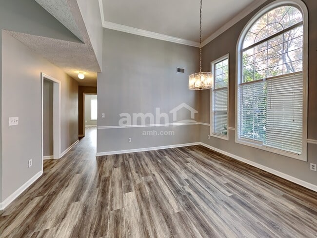 Photo - 2025 Graybrook Dr