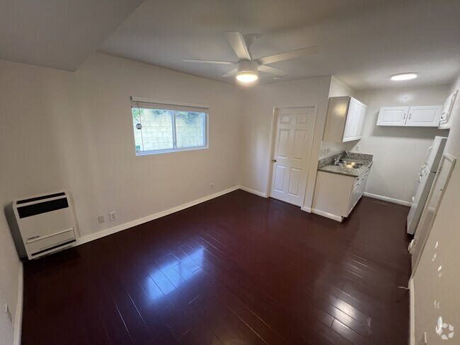 Building Photo - 2569 S Sepulveda Blvd Unit 2569 Rental