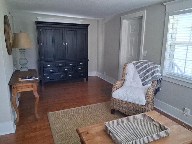 Photo - 321 Wisteria Rd
