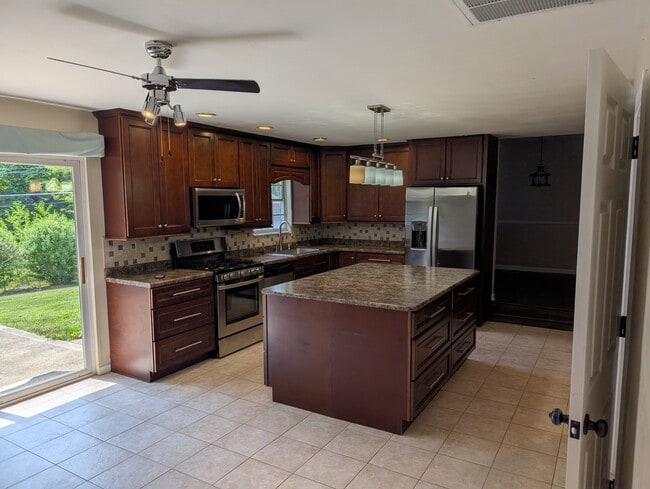 Photo - 408 Hopkins Rd