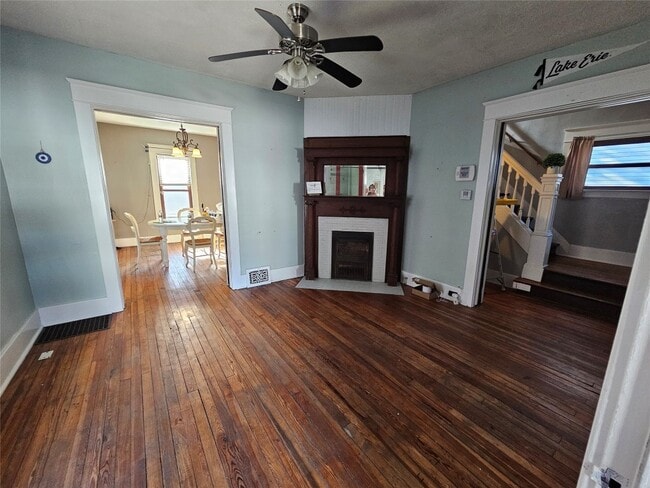 Photo - 406 Cascade St