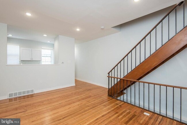 Photo - 3936 Delancey St