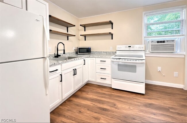 Building Photo - 719 Burdick Ave