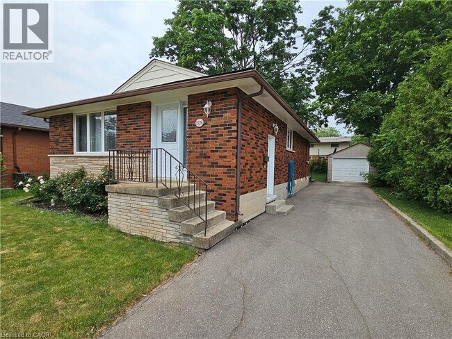 Photo - 1326 Rosemary Crescent