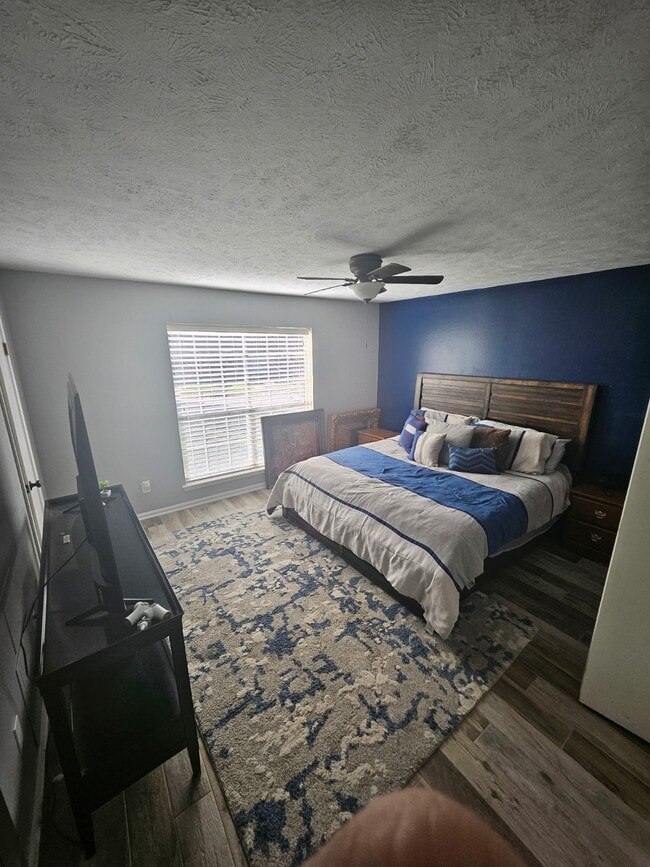 Building Photo - 1844 Rollingwood Dr