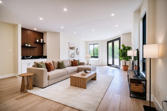 Building Photo - 13920 Moorpark St Unit 201