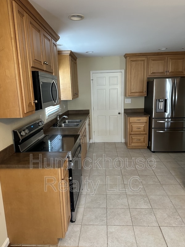 Photo - 1133 Wimbledon Rd