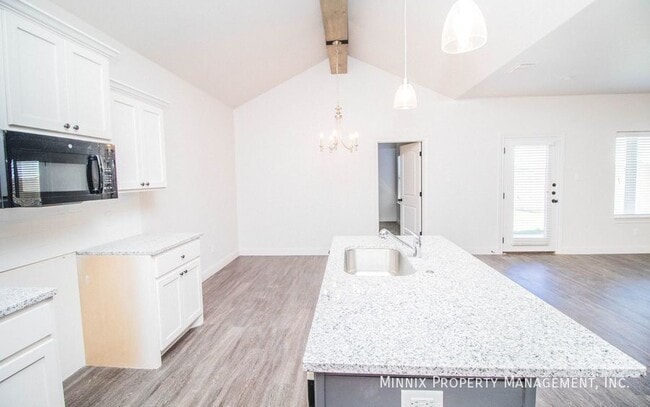 Photo - 1616 102nd St