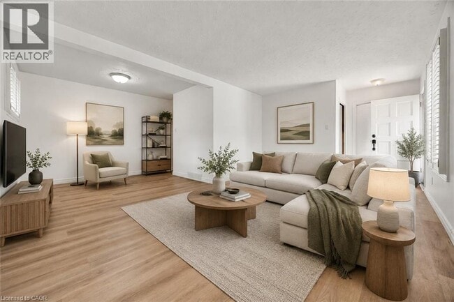 Photo - 514 Fallingbrook Dr