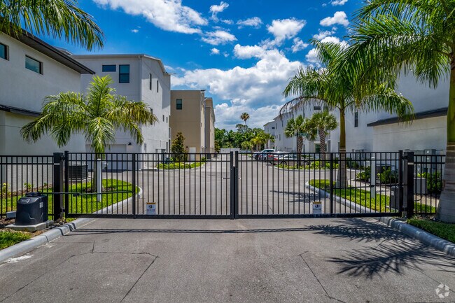 Entrance - Uptown Kenwood