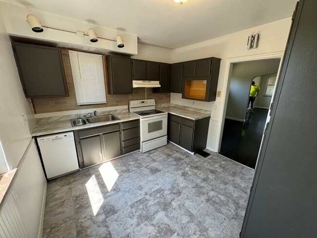 Photo - DELHI - Adorable 3bed 2ba brick cape cod