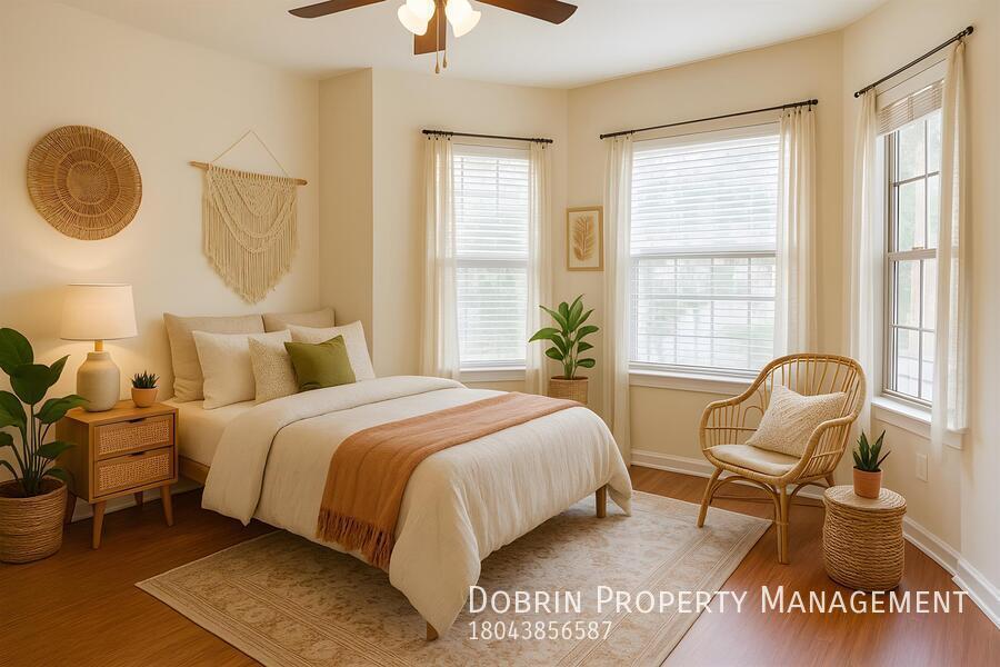 Photo - Renovated 5BD: Open floor plan - BLOCKS FR...