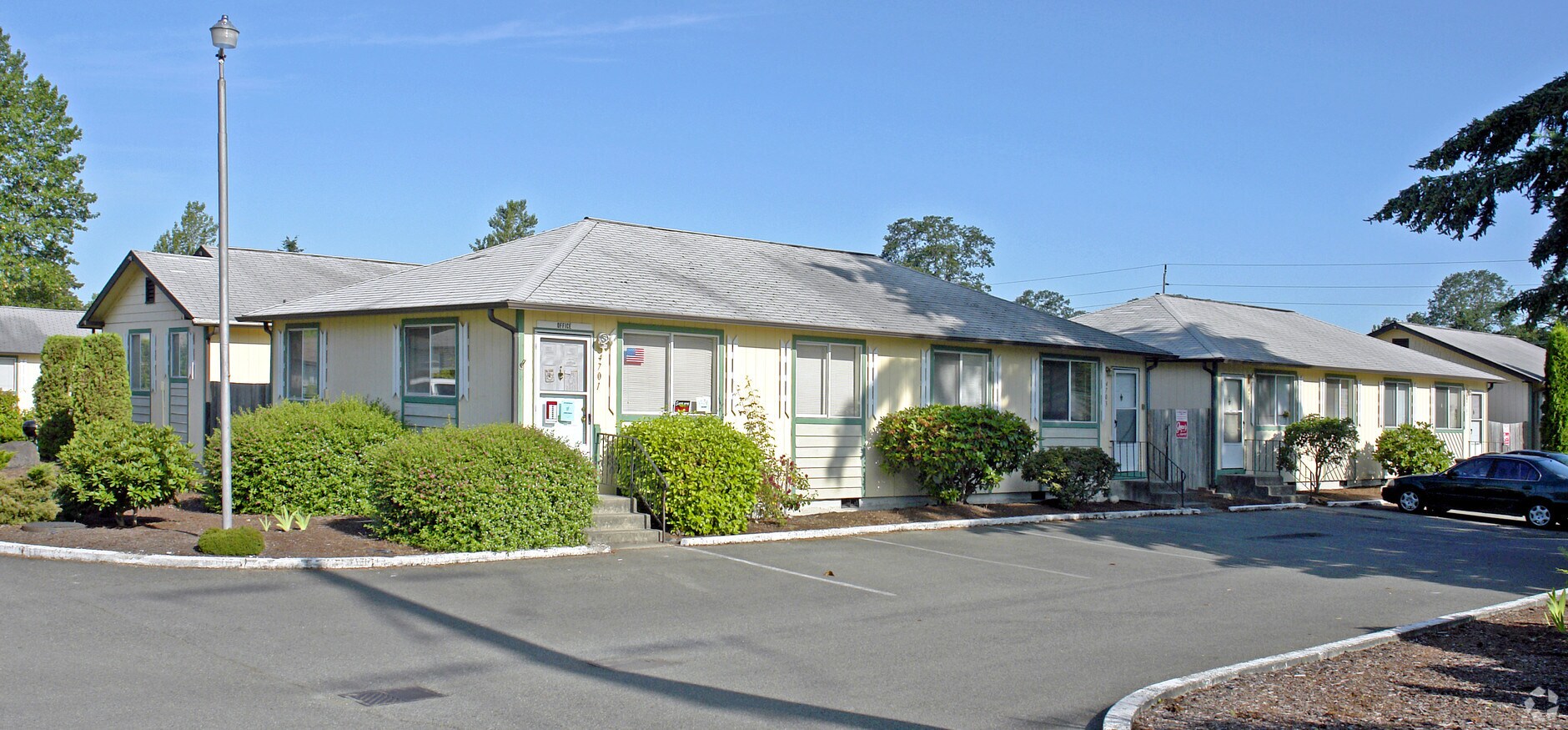 Carlyle Court Apartments - Carlyle Court Apartments