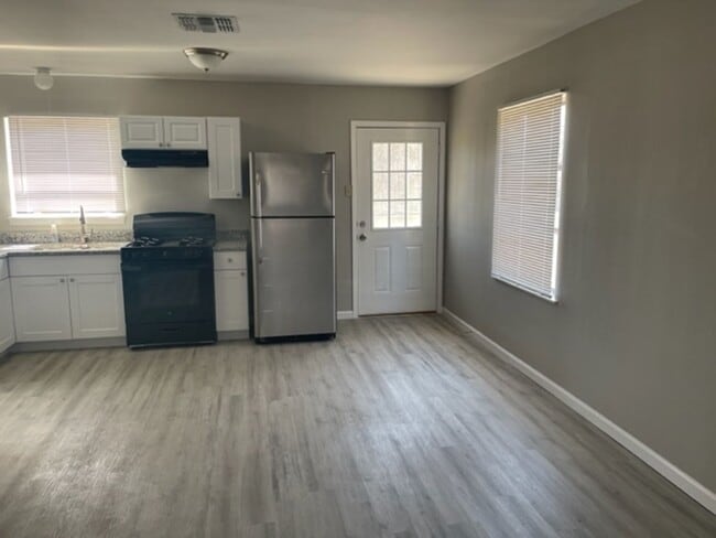 Photo - 206 Marmok Ave