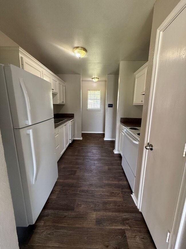 Photo - 3-bed/2-bath with garage!