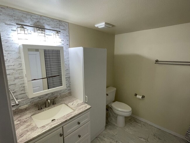 Photo - Cozy, 2 Bedroom Apartment for Rent in the Birchwood Neighborhood!