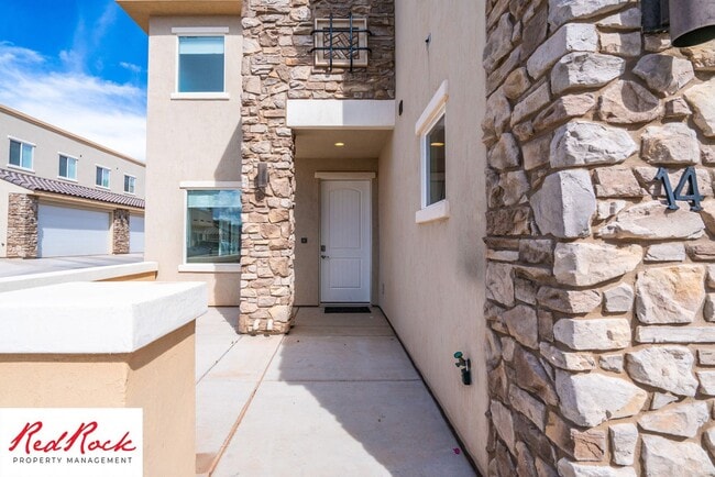 Photo - 3 Bedroom, 2.5 Bathroom Townhome in Ivins City