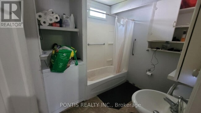 Photo - 452 Confederation St