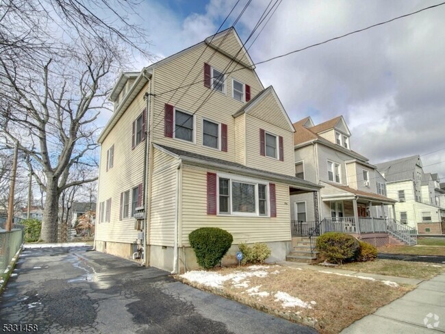 Building Photo - 60 Greenwood Ave Rental