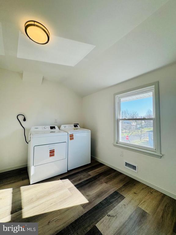 Photo - 552 Merchant St