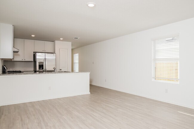 Photo - 2811 Millikan Dr