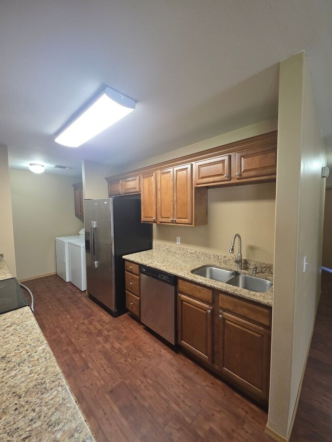 Photo - 824 W 13th St