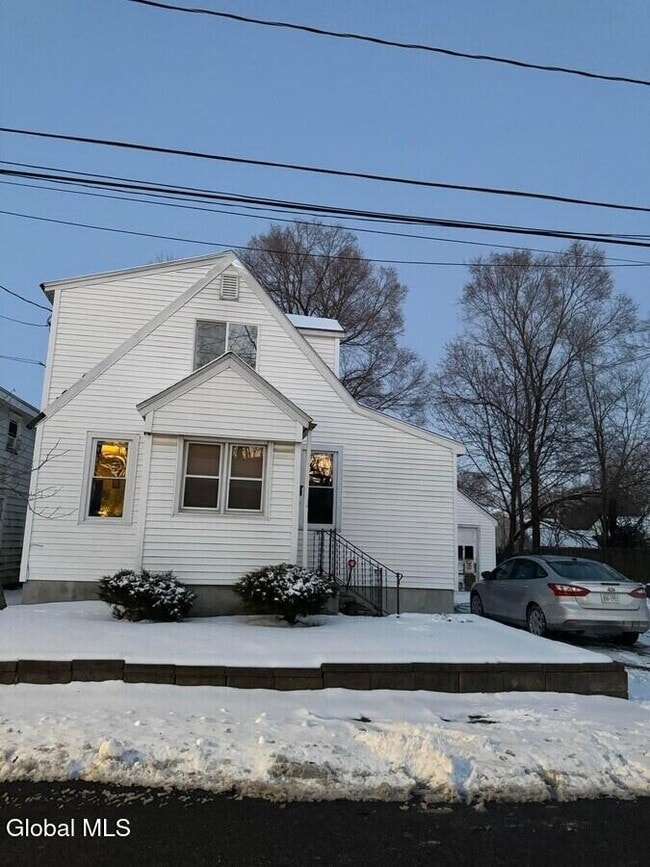 Building Photo - 52 Laing St Unit Apt 2