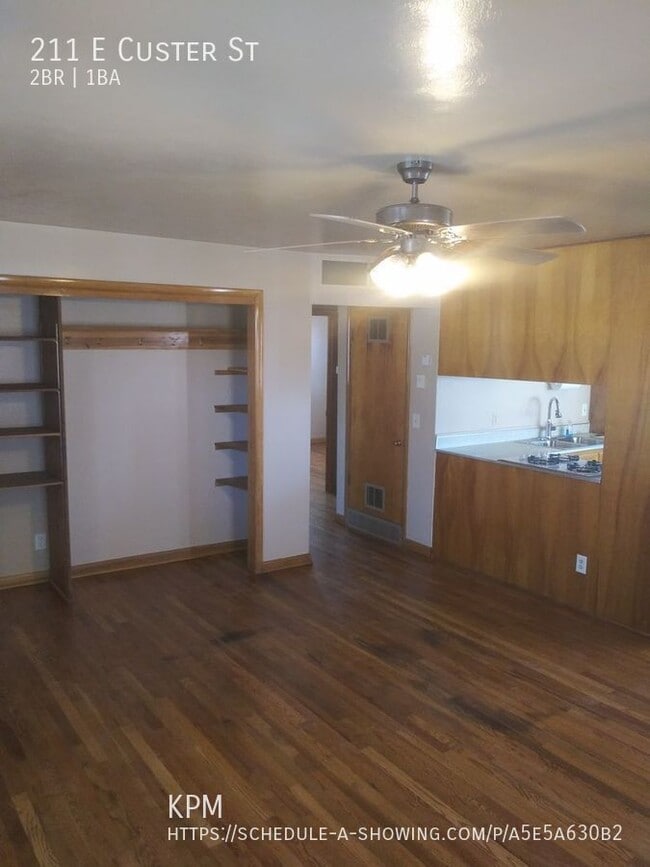 Photo - 211 E Custer St