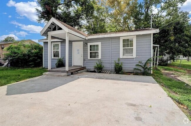 Building Photo - 7438 Bywood St Rental