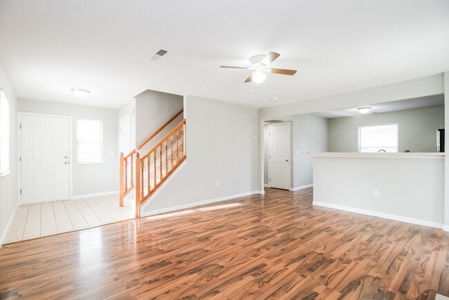 Photo - 1021 Canterbury Ln