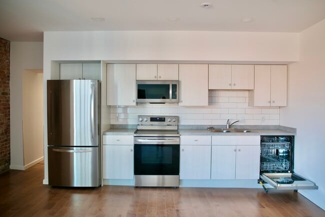 Photo - 439 N Salina St Unit 2