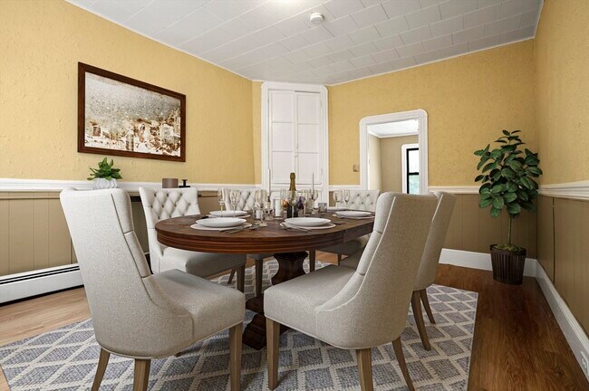 Photo - 58 Charles St S