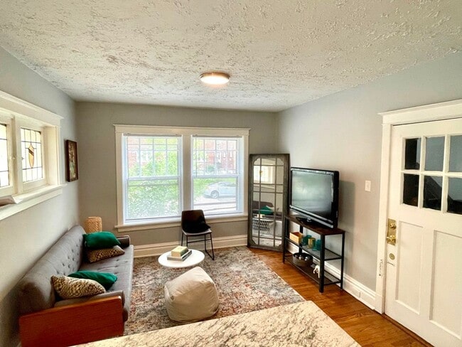 Photo - 4560 Flad Ave Unidad 1E