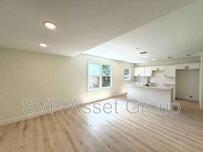 Photo - 732 E 57th St