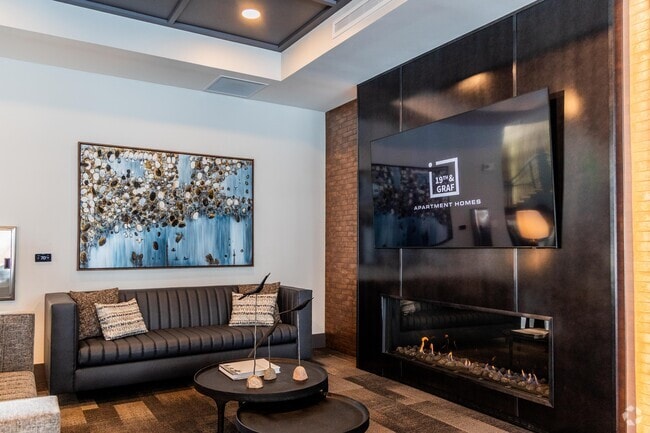 1,000 SF Lobby