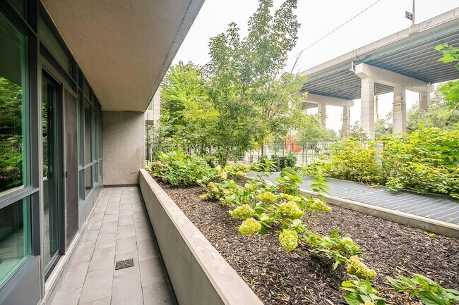 Photo - 250 Fort York Blvd Unit ID1037038P