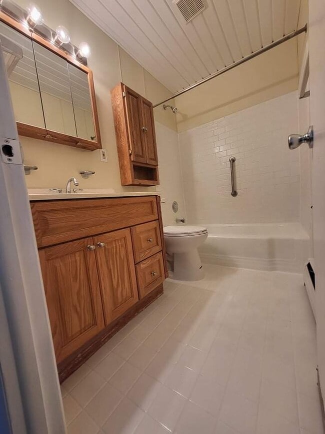 Photo - College Court