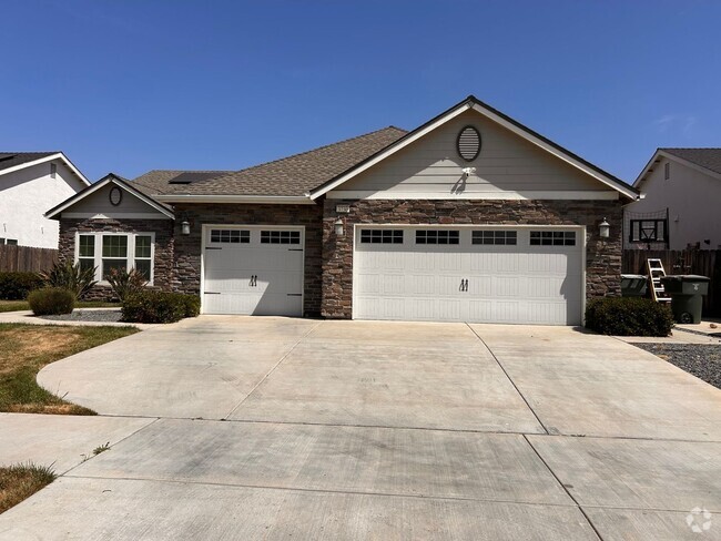 Building Photo - Beautiful home for rent in Visalia!