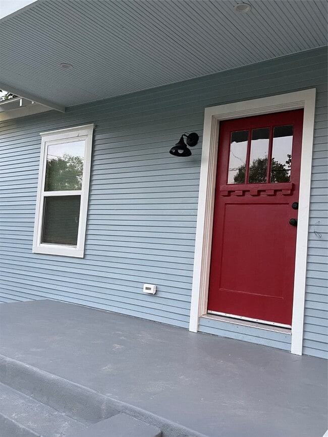 Photo - 2715 Cochran St