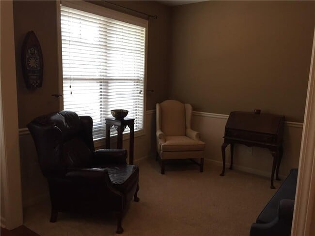 Photo - 123 Kingland St
