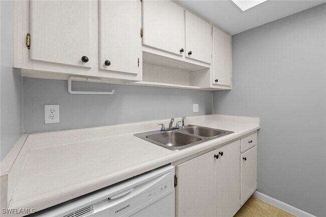 Photo - 1849 Maravilla Ave Unit C10