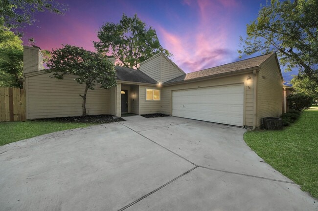 Building Photo - 11923 Briar Forest Dr Rental