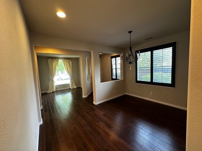 Photo - 133 Paddington Ct