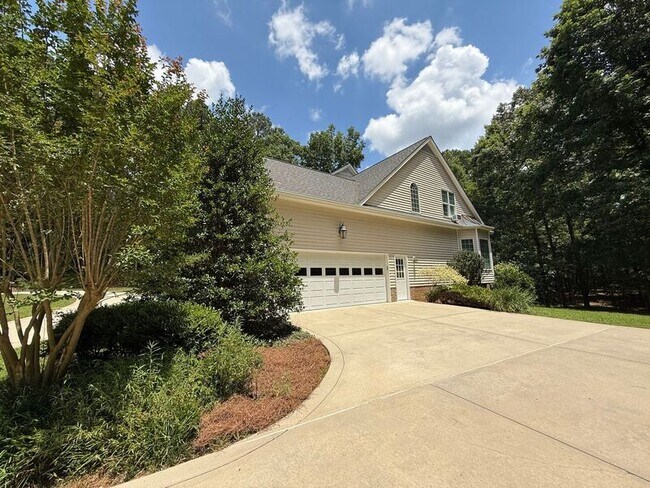 Photo - 3021 Hickory Tree Pl