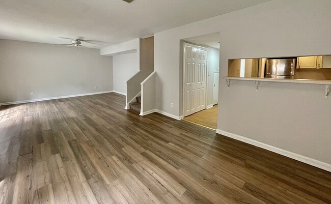 Photo - 2 BEDROOM 1 BATHROOM CONDOMINIUM IN OAK BR...