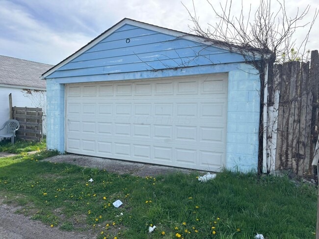 Photo - 490 Helen St