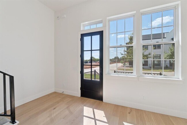 Photo - 18829 Selah Wy