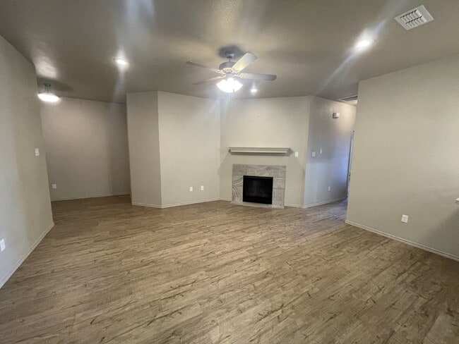 Photo - Townhome Located West Of Milwaukee Near Take-Out & Walmart!
