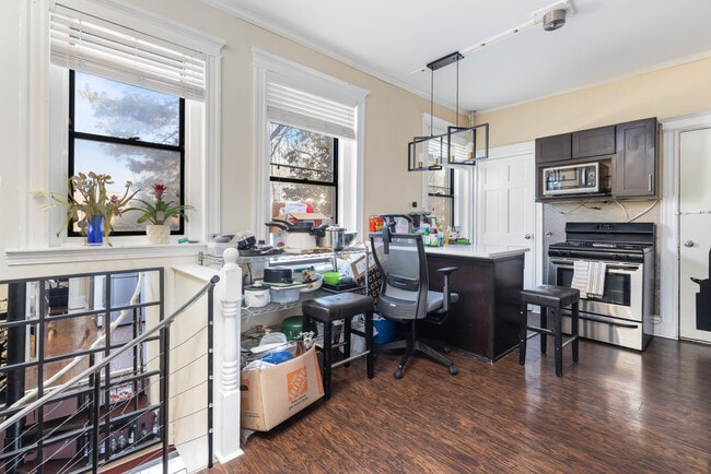 Kitchen - 19 Royal St Unit 1